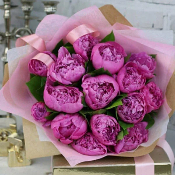 15 розовых пионов