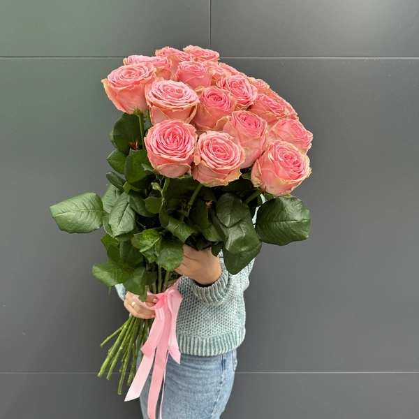 19 розовых роз 70 см 