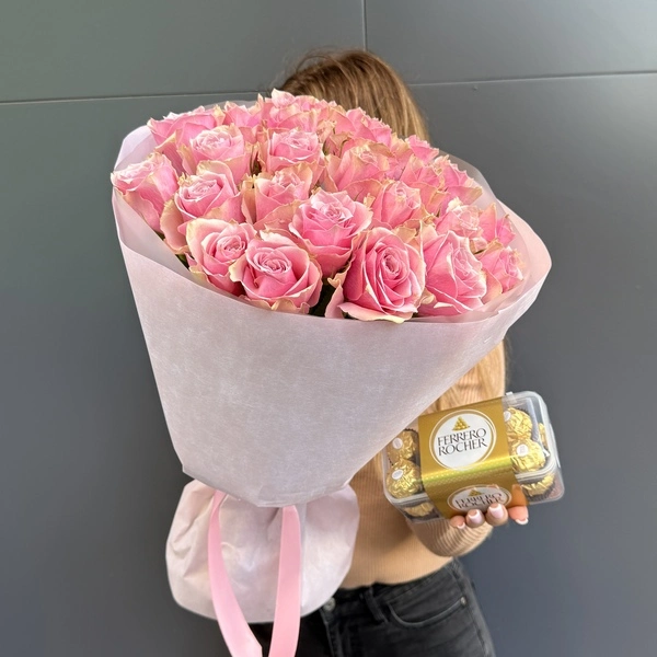 25 рожевих троянд з "Ferrero Rocher''