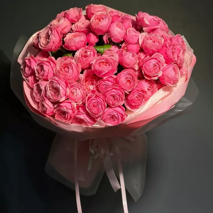 25 кустовых пионовидных роз
