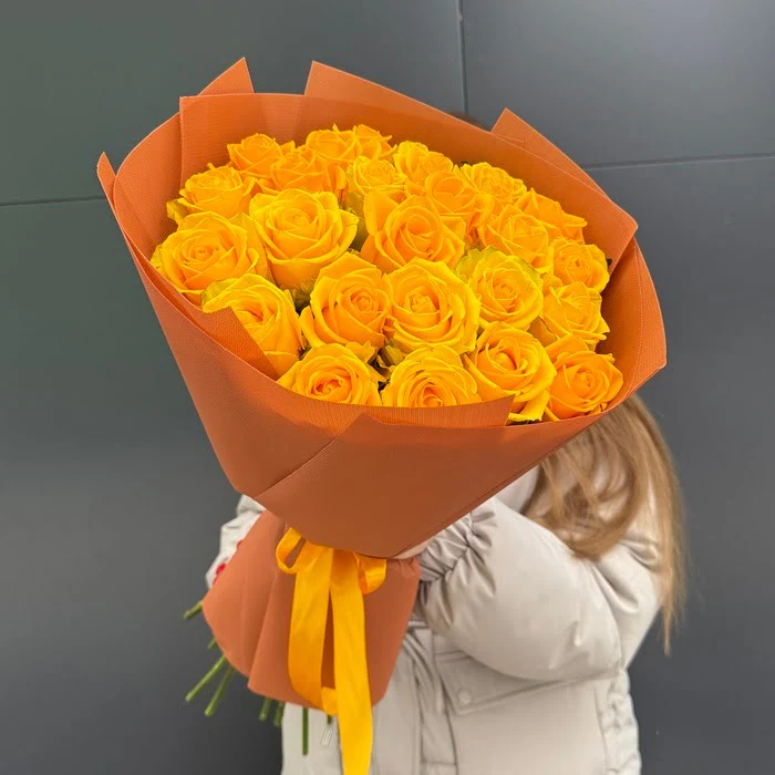 25 жёлтых роз