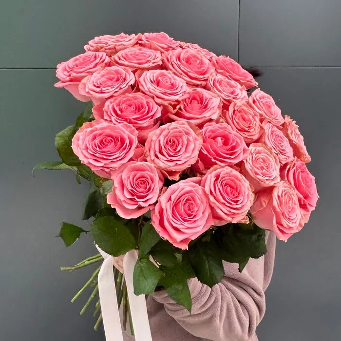 25 розовых роз 70 см