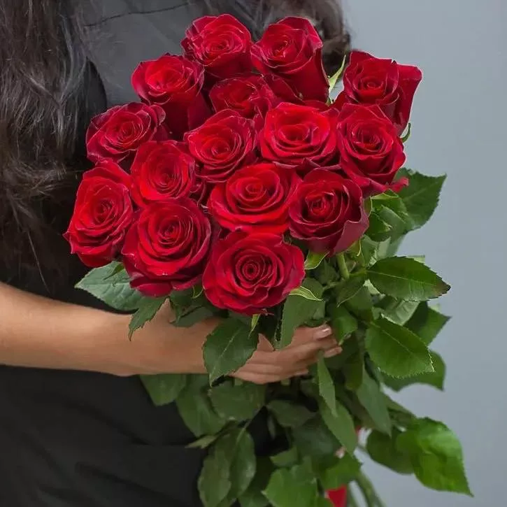 15 красных роз 80 см