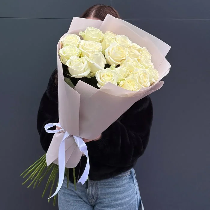 21 белая роза 70 см