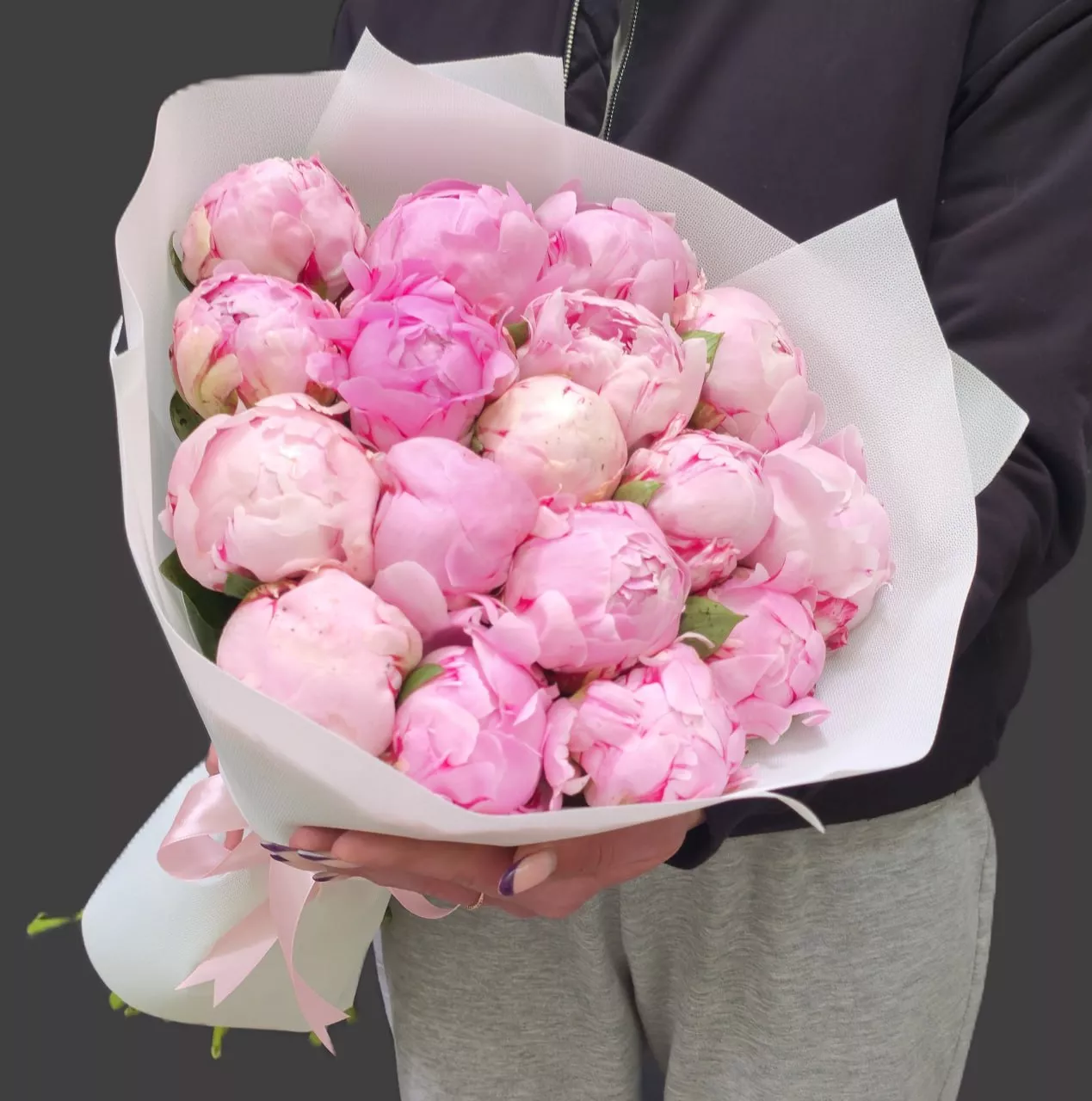 17 півонії Сара Бернар